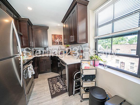 5th image of 2315 29th St APT 2