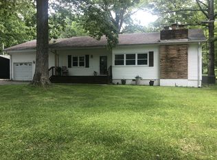 900 Forrest Cir, Lafayette, TN 37083