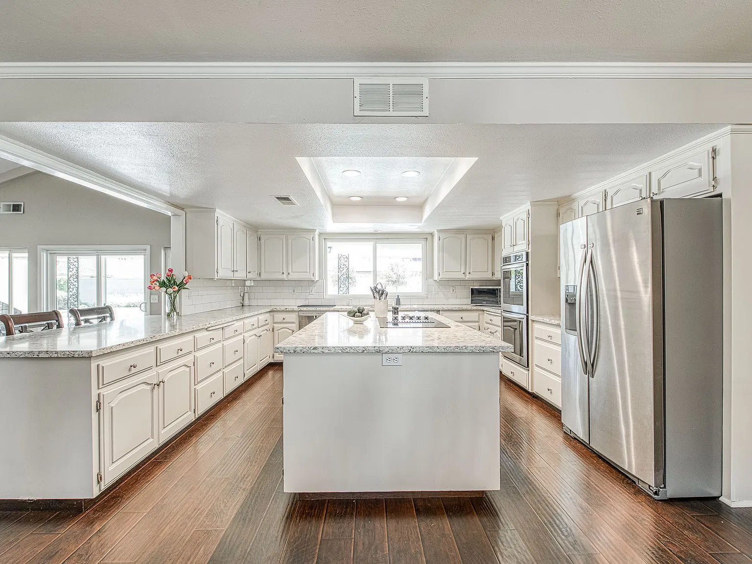 5 bed, 3702 sqft, $4,395 — Photo 3