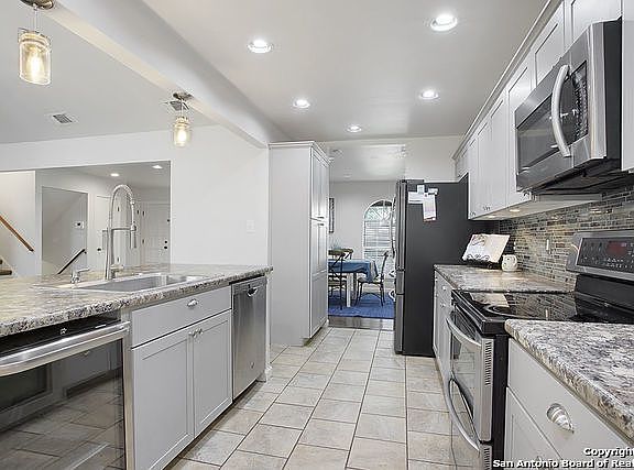 4th image of 8435 Chivalry St