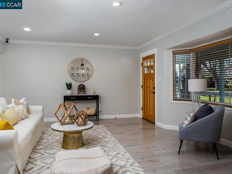 155 Margie Dr — Photo 4