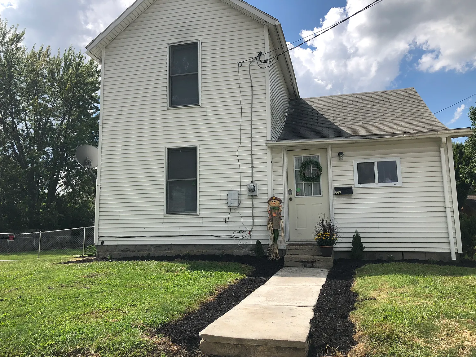 597 Grant St photo 1