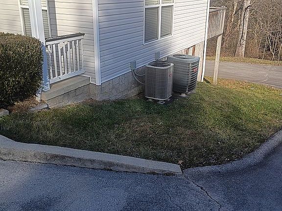 3rd image of 2790 Philpot Rd