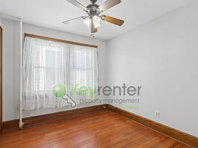 364 Chestnut St — Photo 18