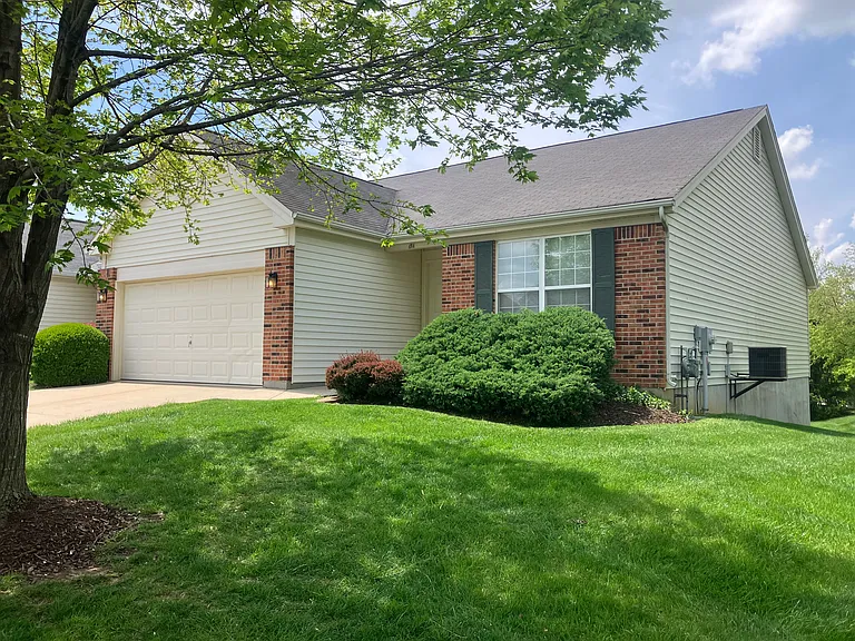 1711 Ambrose Terrace Dr — Photo 2