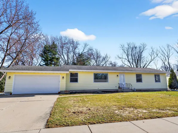 435 Woodview Dr, Sun Prairie, WI 53590