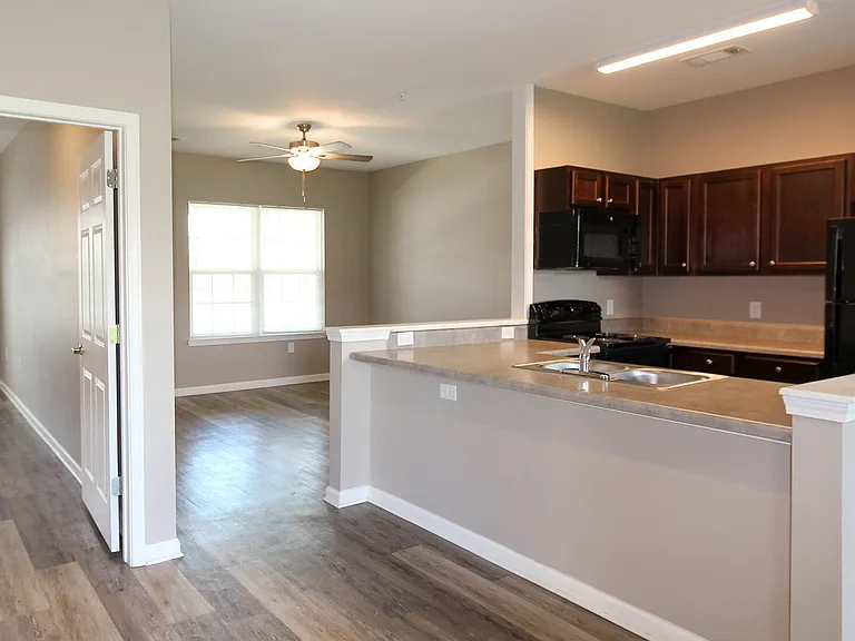 South Oak Apartments — Photo 9