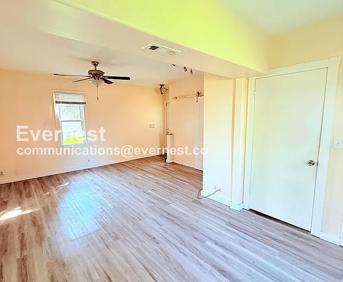 2314 Airline Ave — Photo 4