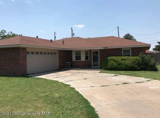 2810 Garrett Dr, Perryton, TX 79070