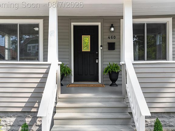 5th image of 460 W Chesterfield St