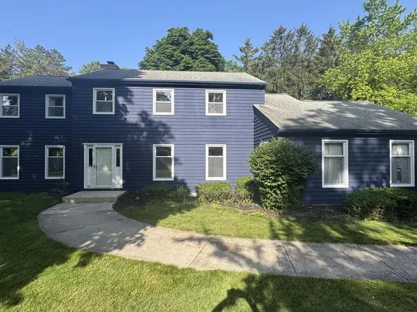 1435 E Fairy Chasm ROAD, Milwaukee, WI 53217
