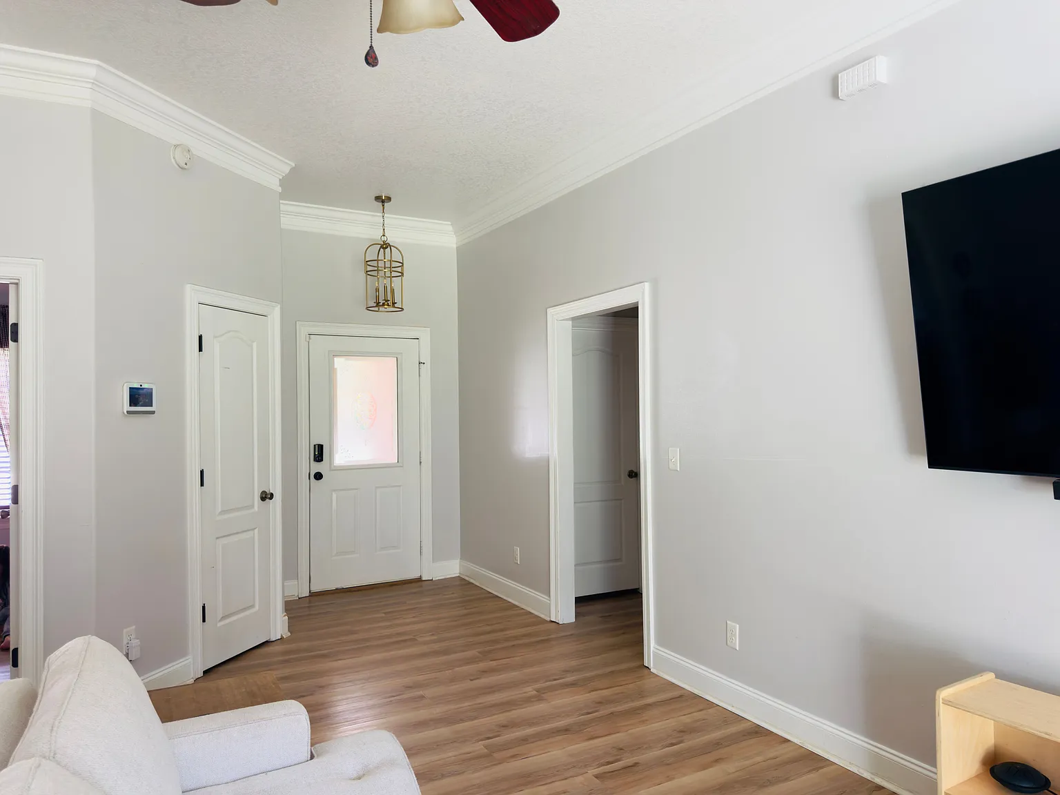 4 bed, 2.0 bath, 1487 sqft, $2,300 — Photo 3