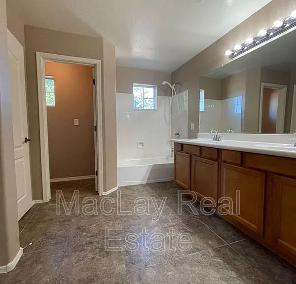 10024 E Isleta Ave — Photo 17