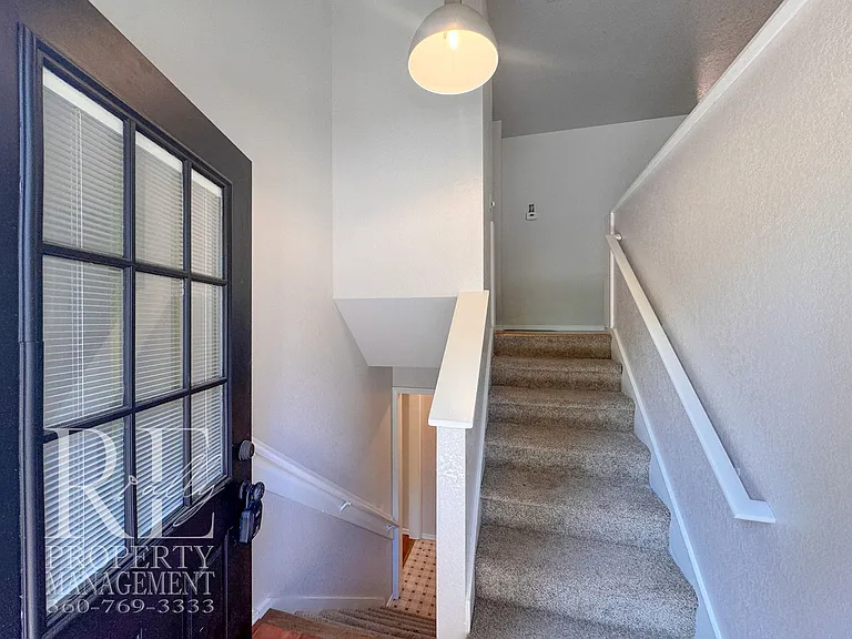 7611 Oak Park Dr NW — Photo 4