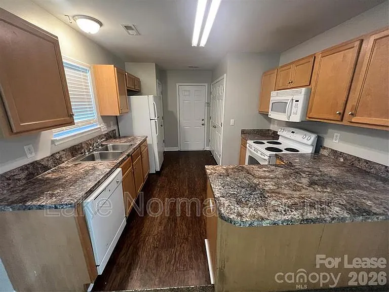 909 Rucker Cliff Dr — Photo 5
