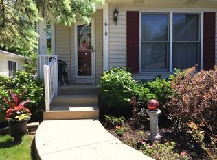 1010 Maple St, Lake In The Hills, IL 60156