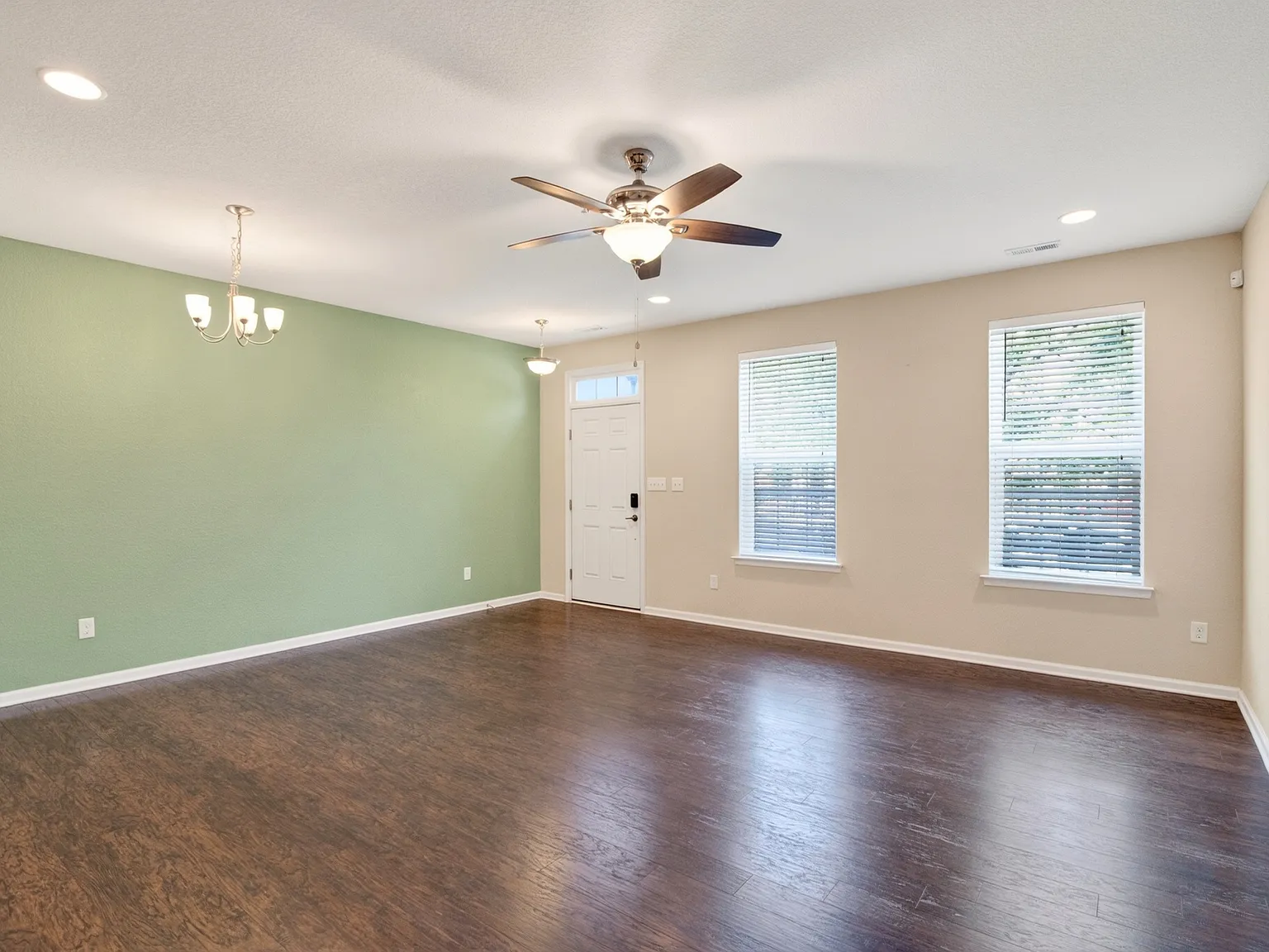 Beautiful 3-Bedroom Townhome in Hampton, VA | Available Sept 21 — Photo 3