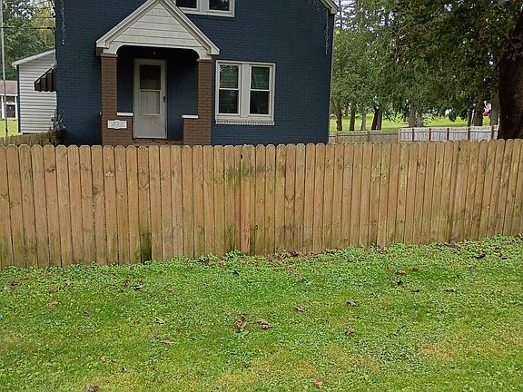 3rd image of 614 N Pike Rd