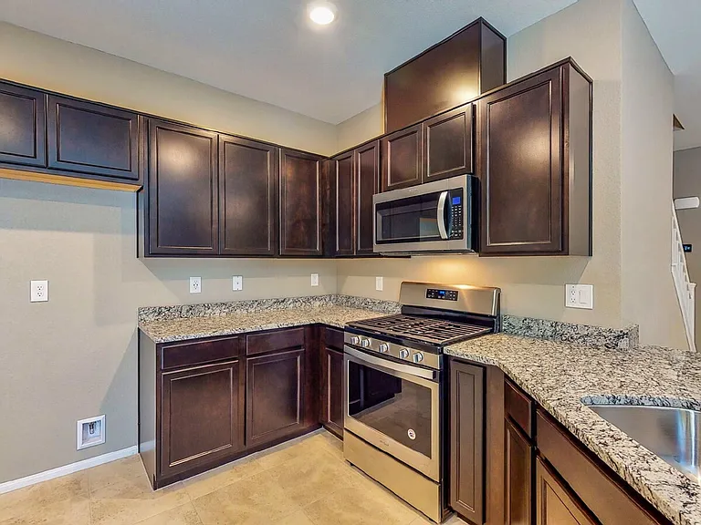 9733 Cluny Ave — Photo 11
