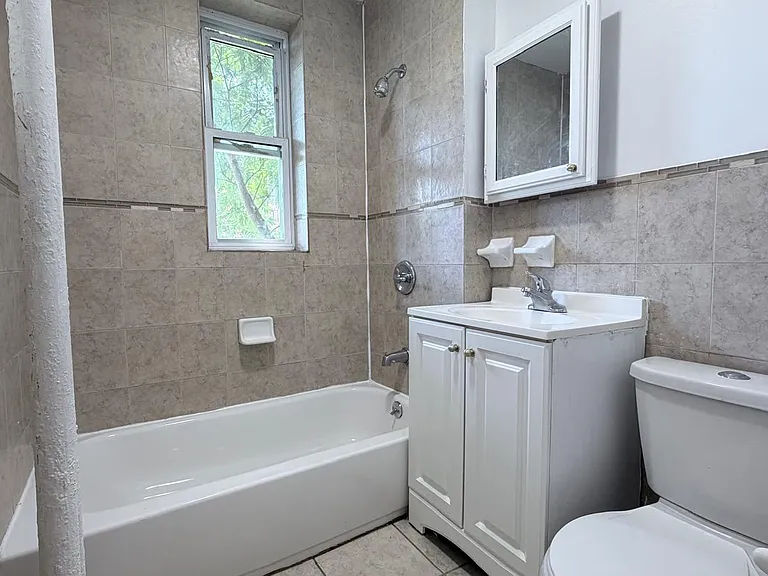 11 Gifford Ave #13E — Photo 7