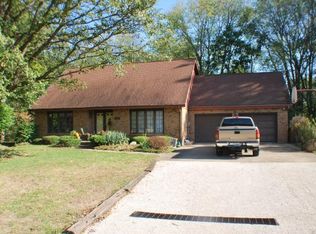 113 Woodlawn Dr, Chrisman, IL 61924
