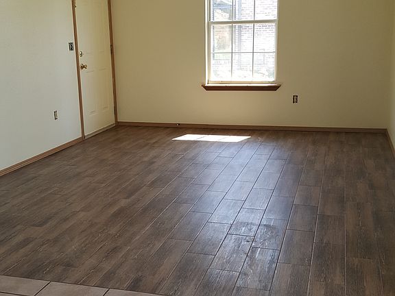 5th image of 503 SW C St APT D