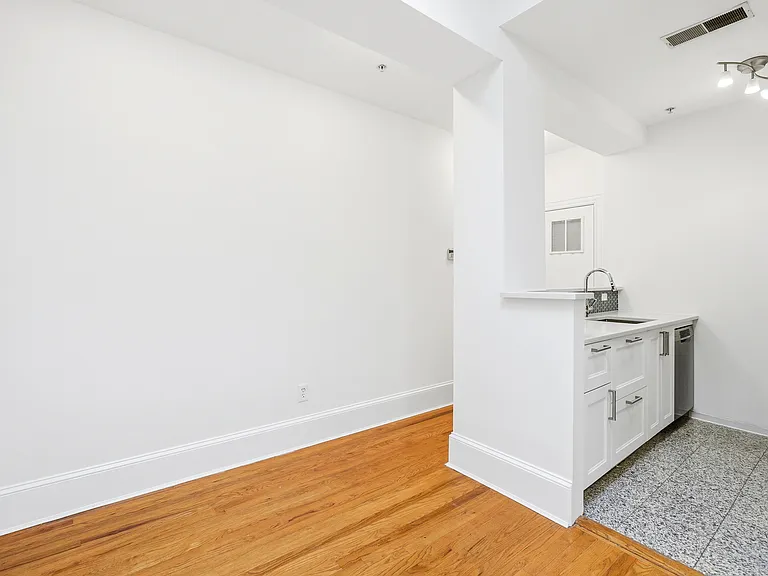 1807 California St NW #305 — Photo 17