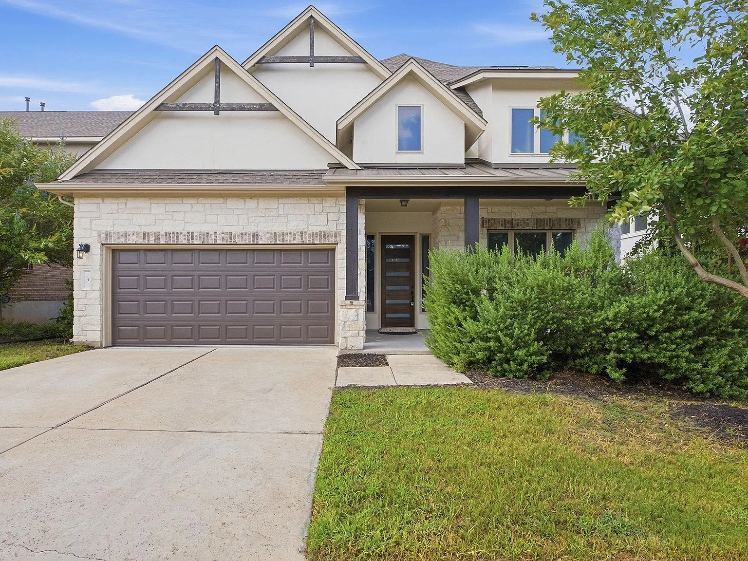 5 bed, 4.0 bath, 3754 sqft, $3,200 — Photo 1