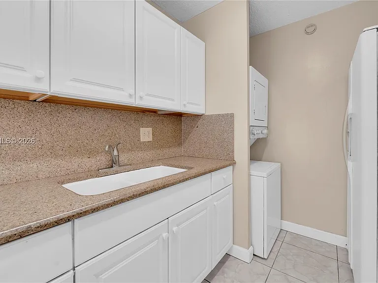 9964 Twin Lakes Dr #35-B — Photo 17