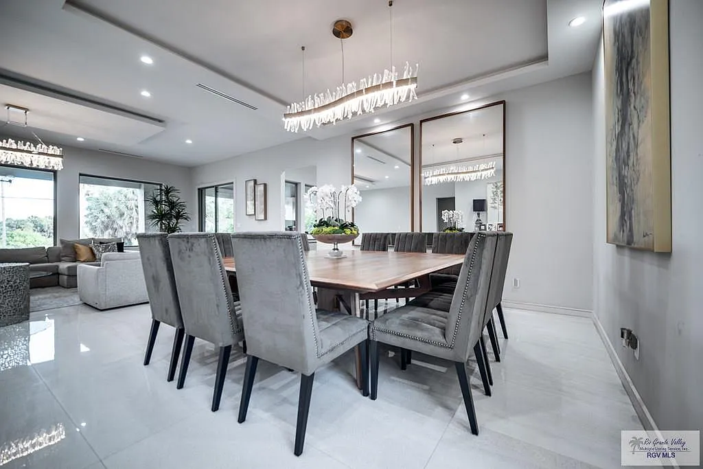 6 bed, 6.5 bath, 5237 sqft, $6,000 — Photo 4