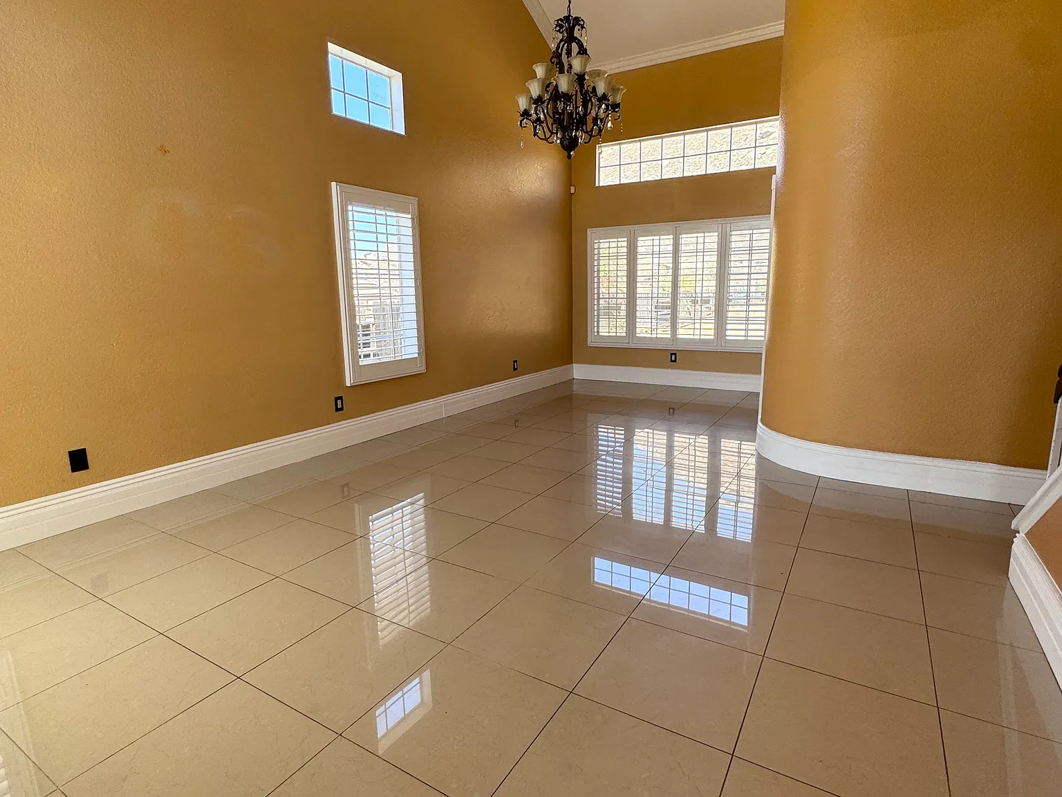 4 bed, 2.5 bath, 2334 sqft, $3,500 — Photo 4