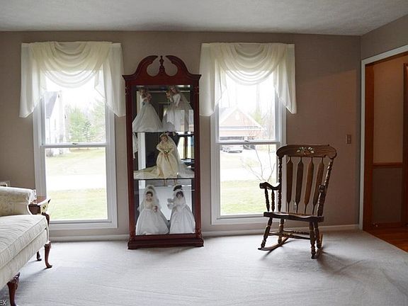 3rd image of 679 Norbury Dr