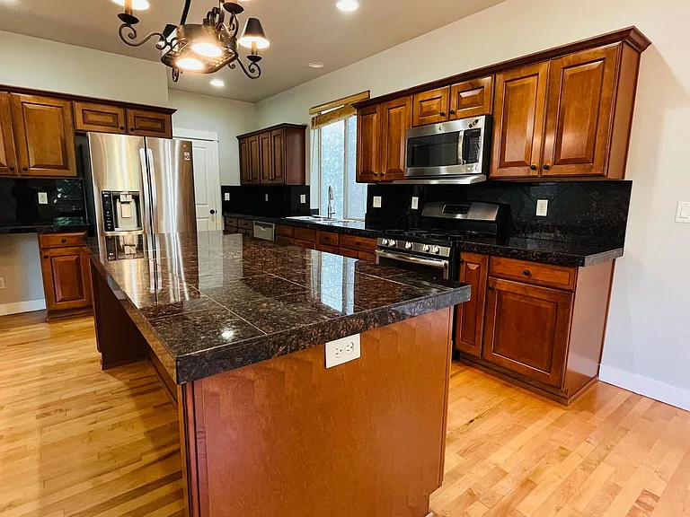 2490 NW Parnell Ter — Photo 8