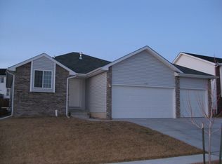 1656 Blackhawk Dr, Lincoln, NE 68521