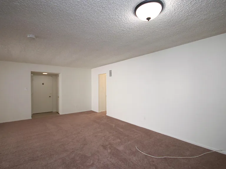 202 E Live Oak St #F — Photo 10