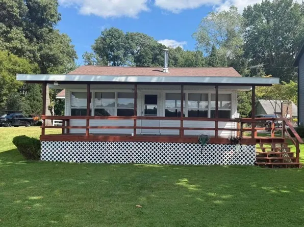 11141 Lakeshore Dr, Three Rivers, MI 49093