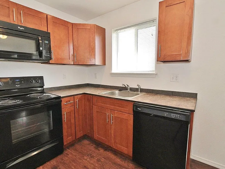 4016 Washington Ave — Photo 8