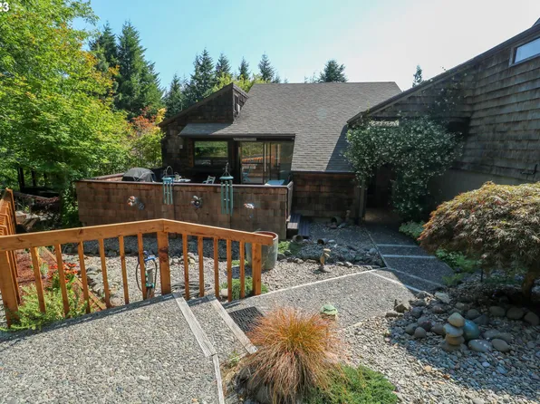 1320 Ingersoll Ave, Coos Bay, OR 97420