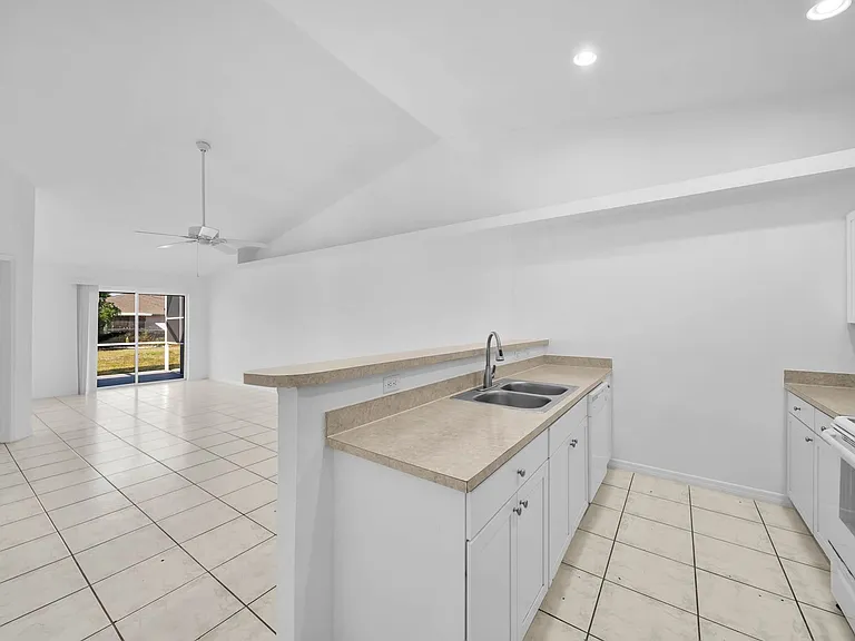 1214 SE 24th Ave — Photo 12