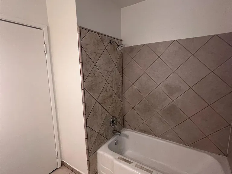 2905 E Lamona Ave — Photo 20