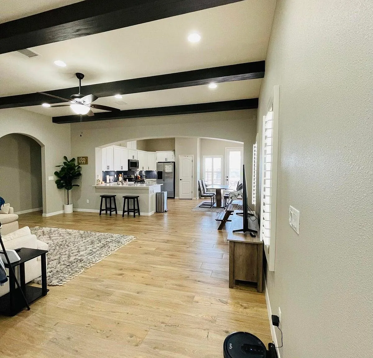 3 bed, 2.0 bath, 1471 sqft, $1,950 — Photo 3
