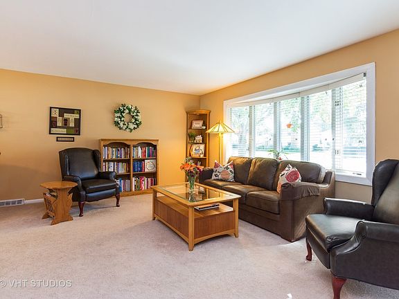 3rd image of 1408 W Catalpa Ln