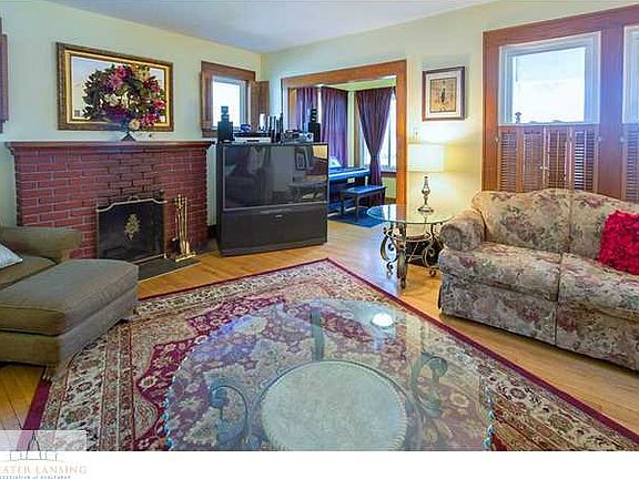 3rd image of 308 E Greenlawn Ave