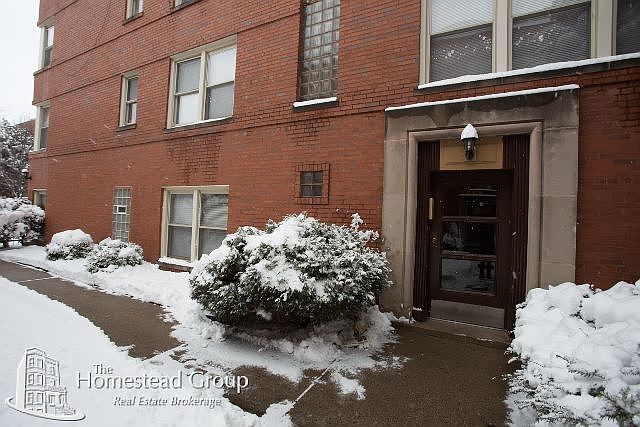 1st image of 2413 W Farragut Ave APT 1A