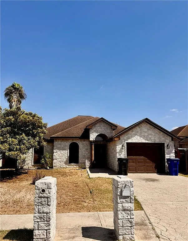 3 bed, 2.0 bath, 1424 sqft, $1,400 — Photo 1