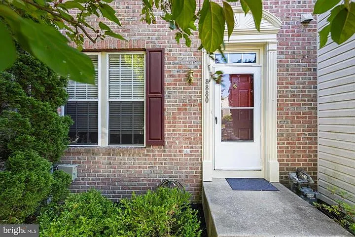 8880 Papillon Dr — Photo 2