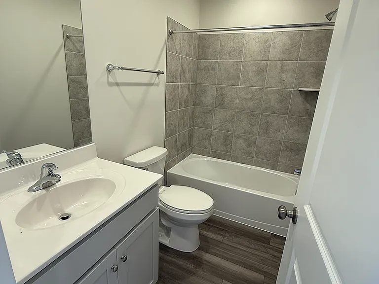 bathroom for the 3rd bed room