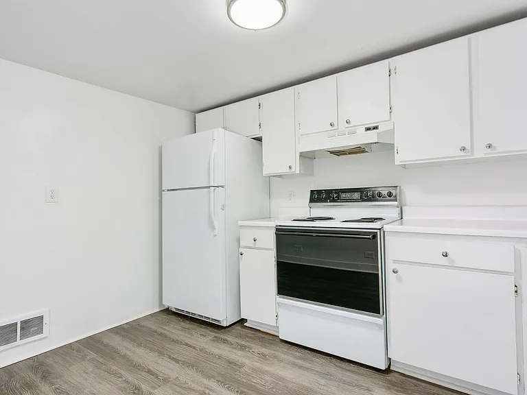 2125 S Adams St — Photo 13