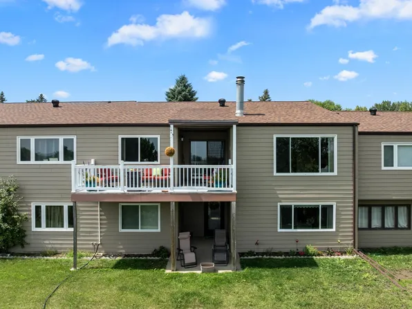 904 27th St NW, Minot, ND 58703