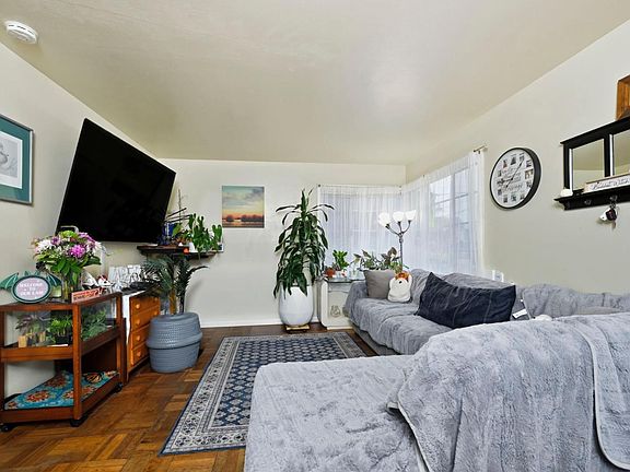 5th image of 900 Cherry Street